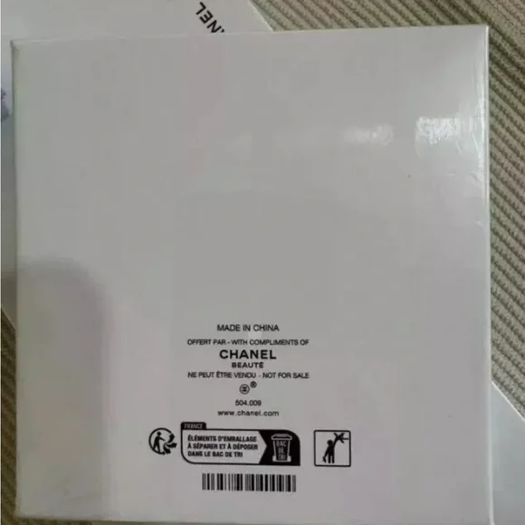 CHANEL Black and Gold Accessory Set - Picture 3 of 16